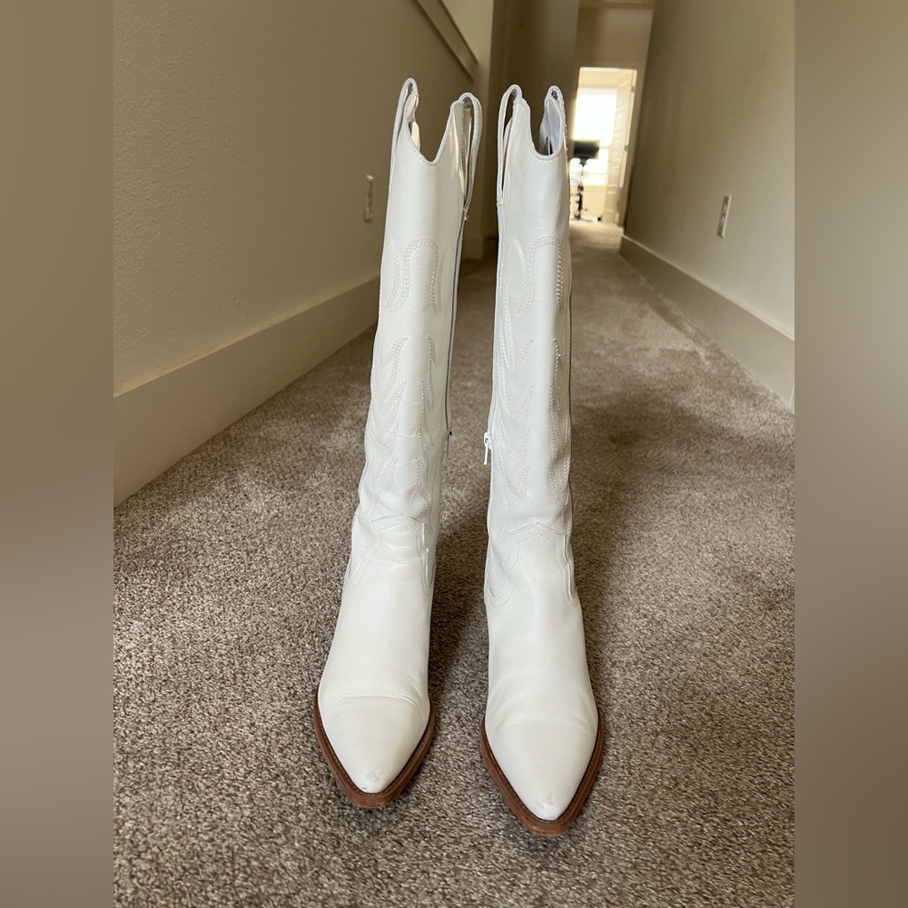 Women’s white cowboy boots